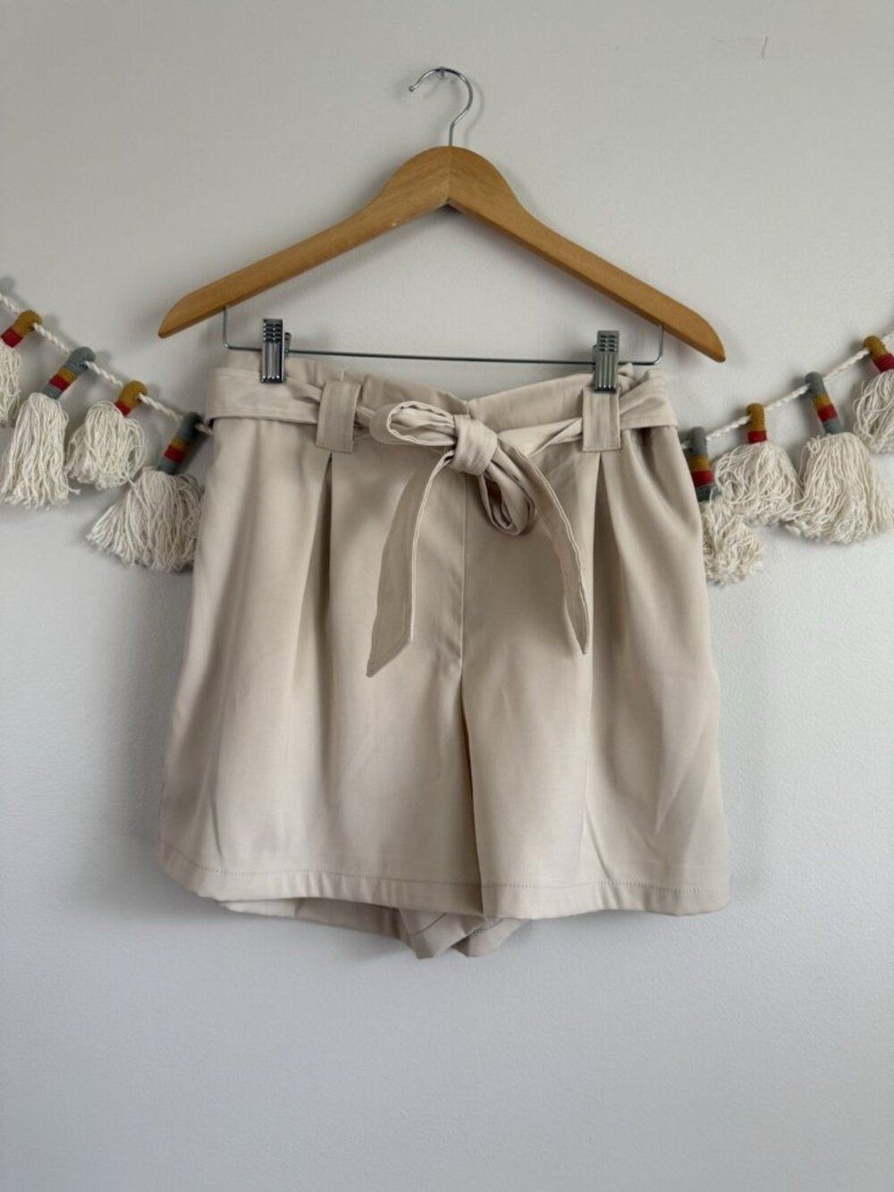 Max Studio Cream Belted Paperbag Pleated High Rise Shorts Neutral Boho Modest L